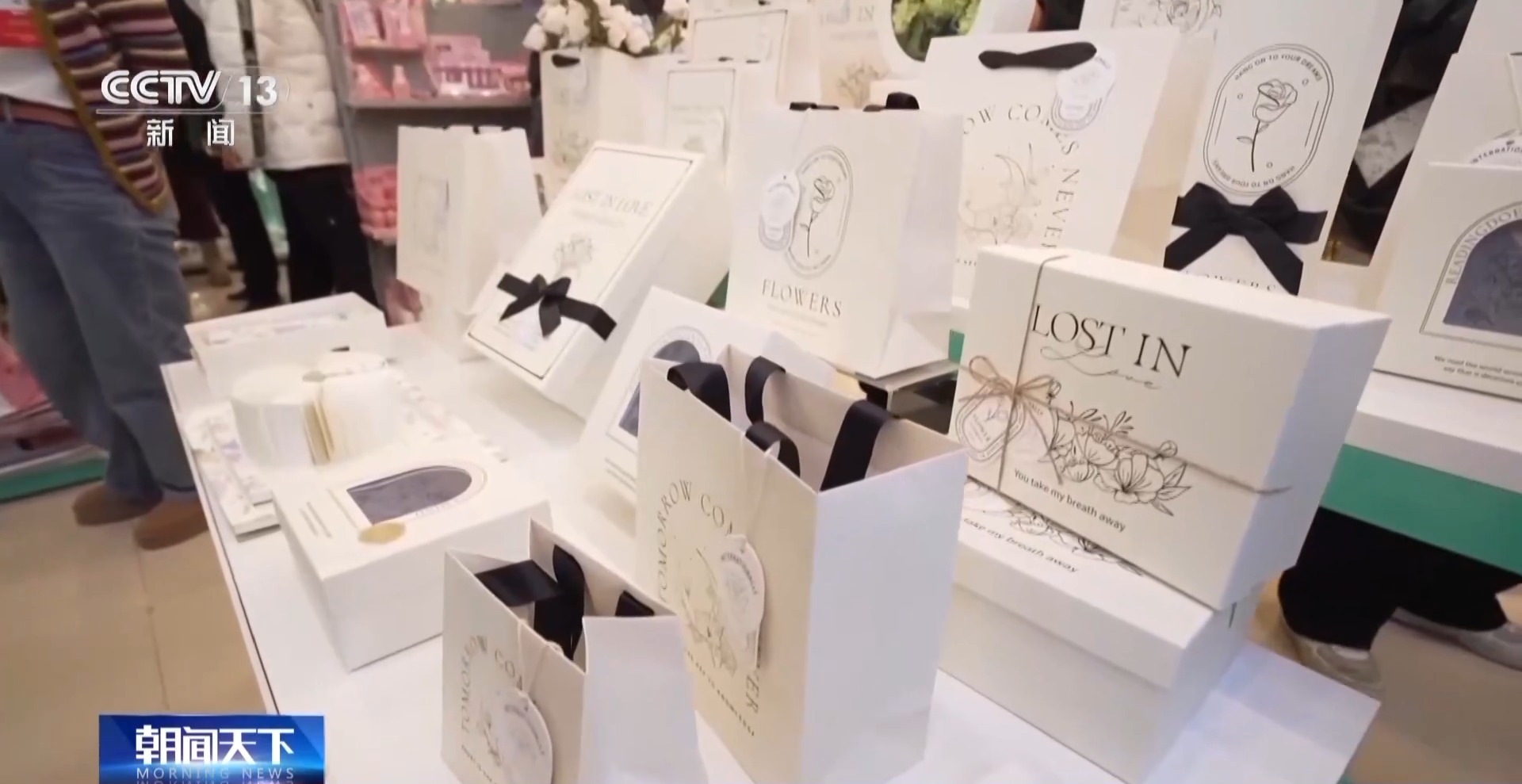 一艘“船” 义乌中国小商品城“品牌出海”记冰球突破豪华版手机版新春走基层丨给商户造(图2)